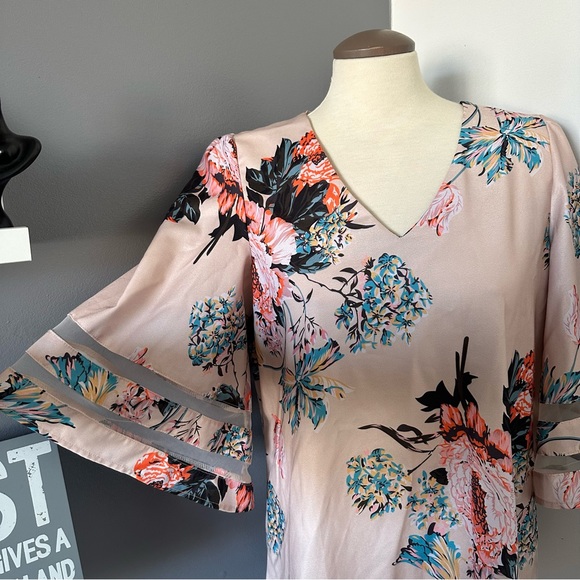 Floral top - Picture 2 of 4